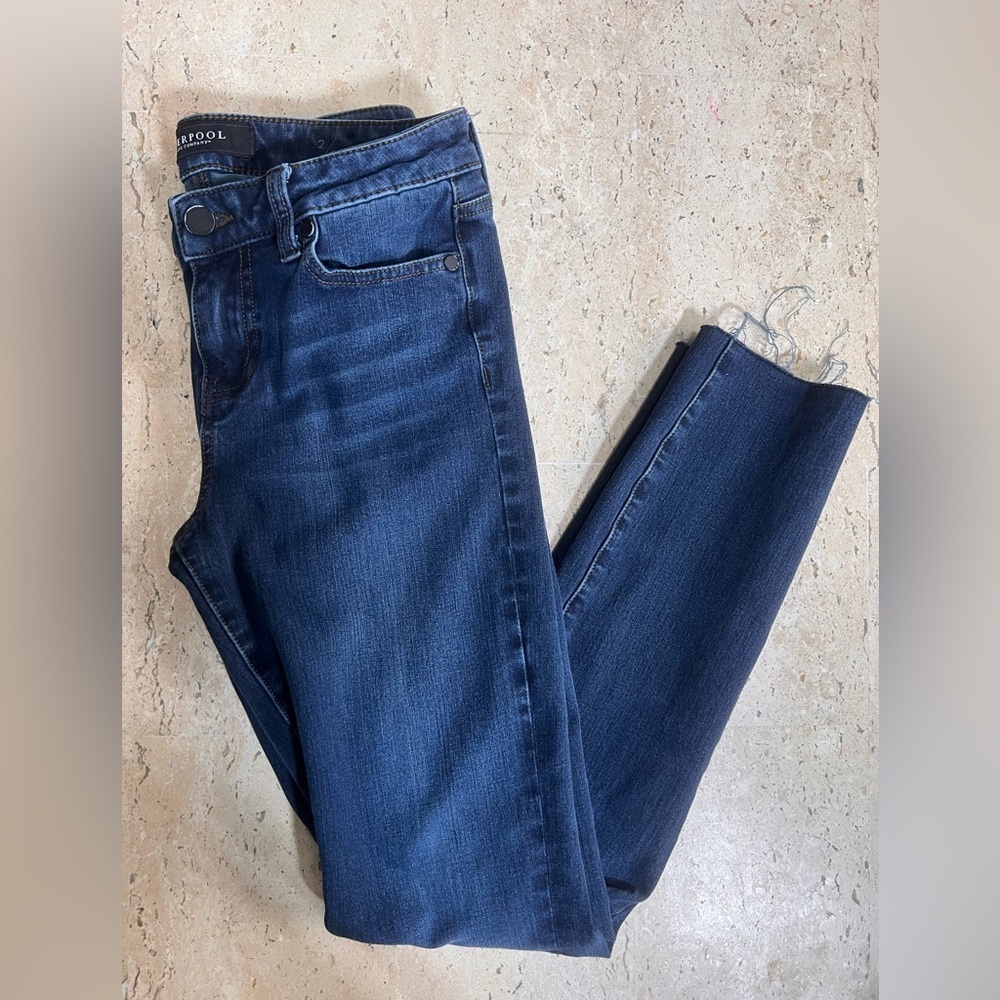 LIVERPOOL “The Skinny” Dark Wash Raw Edge Ankle Cut Women’s Jeans Size 2